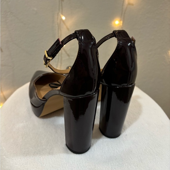 Express Burgandy Women’s Shoes - Picture 2 of 3